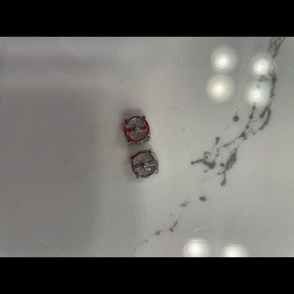 Guess stud earrings - Picture 4 of 5